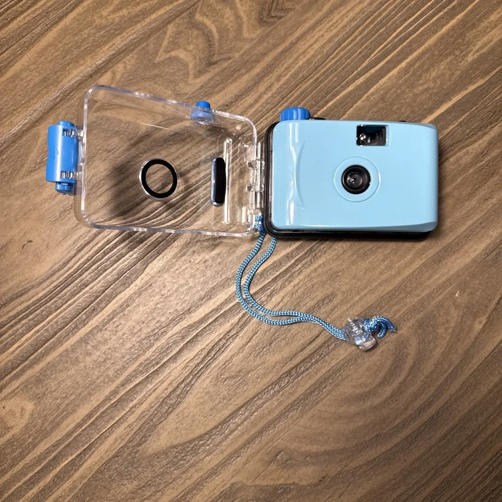 35mm‎ Underwater Camera Blue Focus Free 28mm Lens Vintage Retro Style Reusable